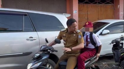 Bupati Enrekang Yusuf Ritangnga mengendarai motor tanpa helm bersama anaknya, menggunakan kendaraan yang menunggak pajak.