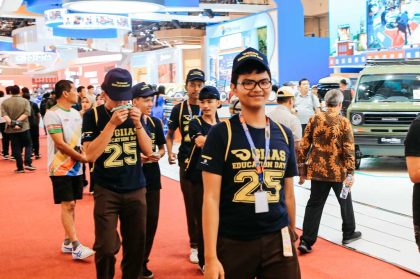 Pelajar kunjungi pameran otomotif