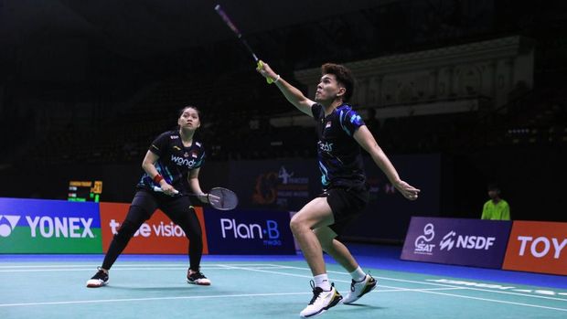 Adnan Maulana dan Indah Cahya Sari Jamil merayakan kemenangan di Macau Open 2025