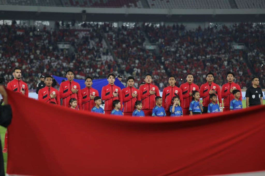 Pemain Timnas U-23 Indonesia saat menyanyikan lagu kebangsaan sebelum laga sebelumnya, jelang pertandingan Jadwal Semifinal AFF U-23 melawan Thailand