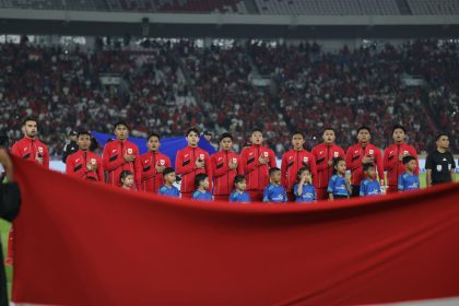 Pemain Timnas U-23 Indonesia saat menyanyikan lagu kebangsaan sebelum laga sebelumnya, jelang pertandingan Jadwal Semifinal AFF U-23 melawan Thailand