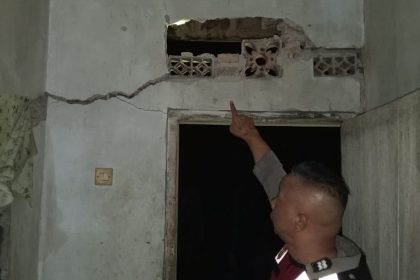 Gempa Karawang rusak rumah