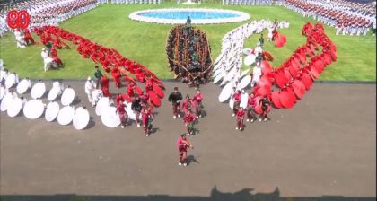 Atraksi Pacu Jalur Tabola Bale Istana Merdeka pada HUT RI ke-80