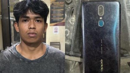 Pelaku pencurian uang Palopo berinisial RB bersama barang bukti uang tunai diamankan polisi di Mapolsek Wara Selatan, Kamis 30 Oktober 2025.