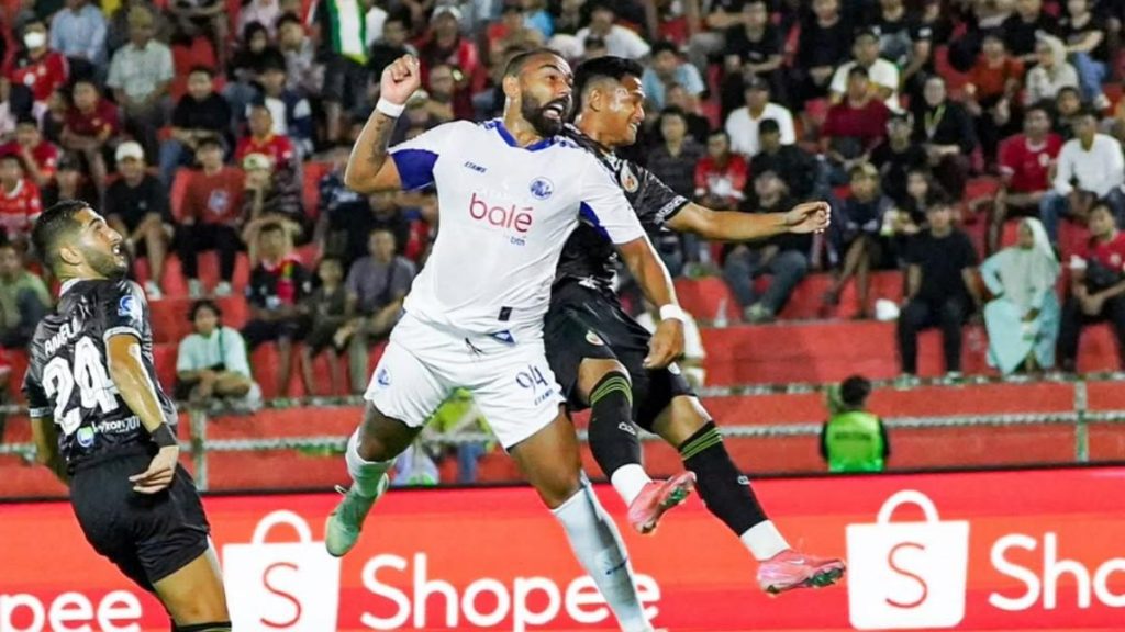 Arema kalahkan Semen Padang